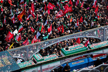 مراسم تشییع پیکر مطهر رهبر شهید انقلاب - تهران / خیابان دماوند