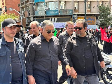 حضور وزیر نفت و معاونانش در مراسم تشییع رهبر شهید انقلاب