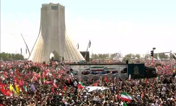 ورود پیکر آقای شهید ایران به میدان آزادی