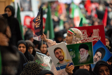اجتماع بزرگ معلمان، دانش آموزان جامانده از تشییع امام شهید -شیراز