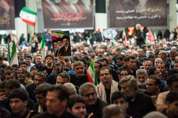 اجتماع بزرگ معلمان، دانش آموزان جامانده از تشییع امام شهید -شیراز