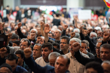 اجتماع بزرگ معلمان، دانش آموزان جامانده از تشییع امام شهید -شیراز