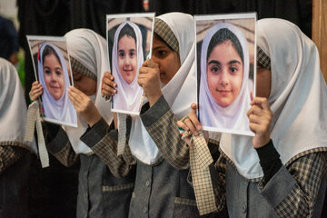 اجتماع بزرگ معلمان، دانش آموزان جامانده از تشییع امام شهید -شیراز