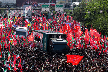 مراسم تشییع پیکر مطهر رهبر شهید انقلاب - تهران/ خیابان آزادی