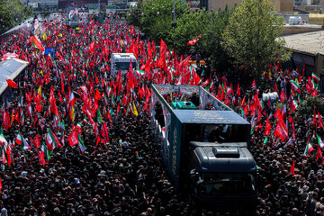 مراسم تشییع پیکر مطهر رهبر شهید انقلاب - تهران/ خیابان آزادی