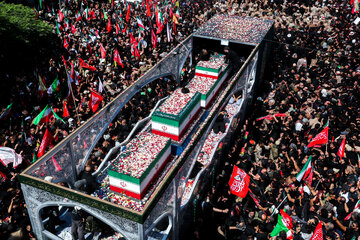مراسم تشییع پیکر مطهر رهبر شهید انقلاب - تهران/ خیابان آزادی