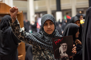 اجتماع بزرگ معلمان، دانش آموزان جامانده از تشییع امام شهید -شیراز
