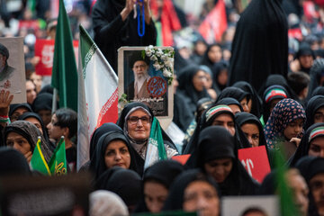 اجتماع بزرگ معلمان، دانش آموزان جامانده از تشییع امام شهید -شیراز