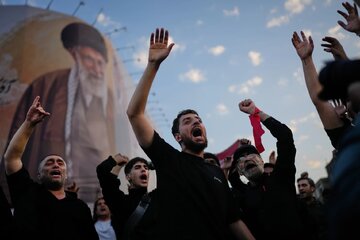 روایت آسوشیتدپرس از تشییع امام شهید امت در «دریای سوگواران» ایرانی