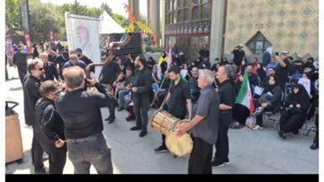 گردهمایی در تئاترشهر برای مراسم تشییع رهبر شهید