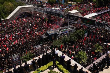 مراسم تشییع پیکر مطهر رهبر شهید انقلاب - تهران/ خیابان آزادی 