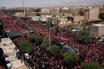 مراسم تشییع پیکر مطهر رهبر شهید انقلاب - تهران/ خیابان آزادی 