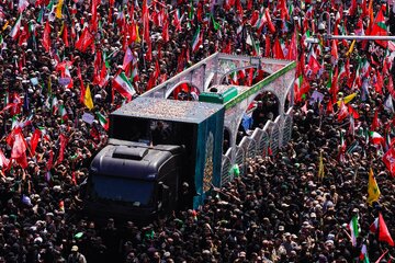 مراسم تشییع پیکر مطهر رهبر شهید انقلاب - تهران/ خیابان آزادی 