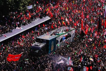 مراسم تشییع پیکر مطهر رهبر شهید انقلاب - تهران/ خیابان آزادی 