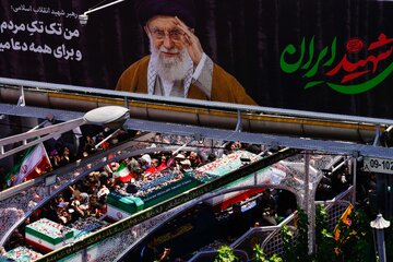 مراسم تشییع پیکر مطهر رهبر شهید انقلاب - تهران/ خیابان آزادی 