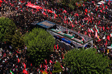 مراسم تشییع پیکر مطهر رهبر شهید انقلاب - تهران/ خیابان آزادی 