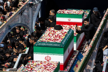 مراسم تشییع پیکر مطهر رهبر شهید انقلاب - تهران/ خیابان آزادی
