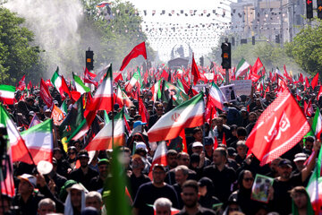 مراسم تشییع پیکر مطهر رهبر شهید انقلاب - تهران/ خیابان آزادی