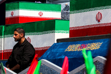 مراسم تشییع پیکر مطهر رهبر شهید انقلاب - تهران/ خیابان آزادی