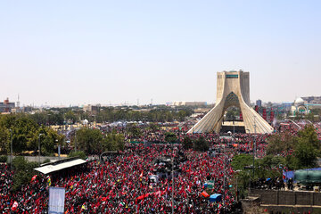 مراسم تشییع پیکر مطهر رهبر شهید انقلاب - تهران/ خیابان آزادی