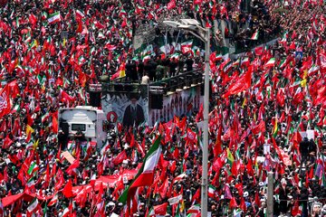 مراسم تشییع پیکر مطهر رهبر شهید انقلاب - تهران/ خیابان آزادی