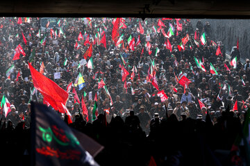 مراسم تشییع پیکر مطهر رهبر شهید انقلاب - تهران/ خیابان آزادی