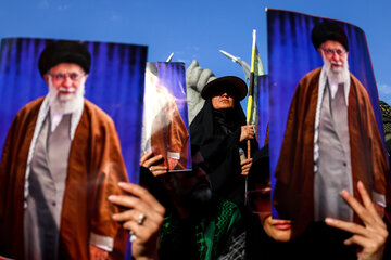 مراسم تشییع پیکر مطهر رهبر شهید انقلاب - تهران/ خیابان آزادی