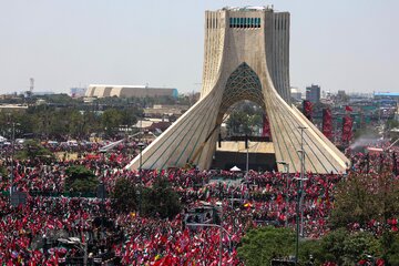 مراسم تشییع پیکر مطهر رهبر شهید انقلاب - تهران/ خیابان آزادی