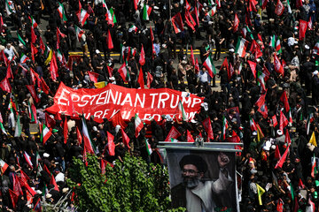 مراسم تشییع پیکر مطهر رهبر شهید انقلاب - تهران / خیابان آزادی