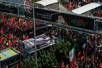 مراسم تشییع پیکر مطهر رهبر شهید انقلاب - تهران / خیابان آزادی