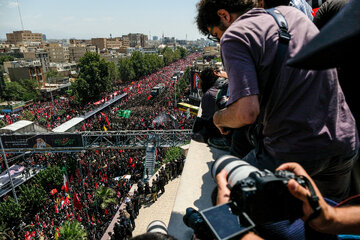مراسم تشییع پیکر مطهر رهبر شهید انقلاب - تهران / خیابان آزادی