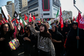 مراسم تشییع پیکر مطهر رهبر شهید انقلاب - تهران/خیابان انقلاب