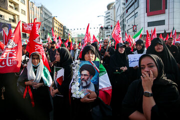 مراسم تشییع پیکر مطهر رهبر شهید انقلاب - تهران/خیابان انقلاب