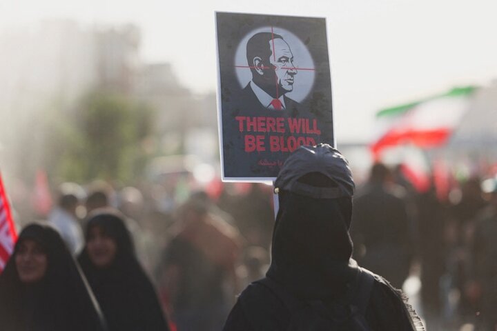 جمعیت عظیم تشییعکنندگان رهبر شهید انقلاب در تهران از نگاه رویترز