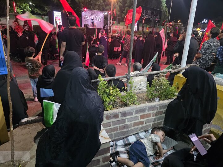 تجدید میثاق ملت مبعوث با رهبر شهید در میدانداری شبانه کرمانیها