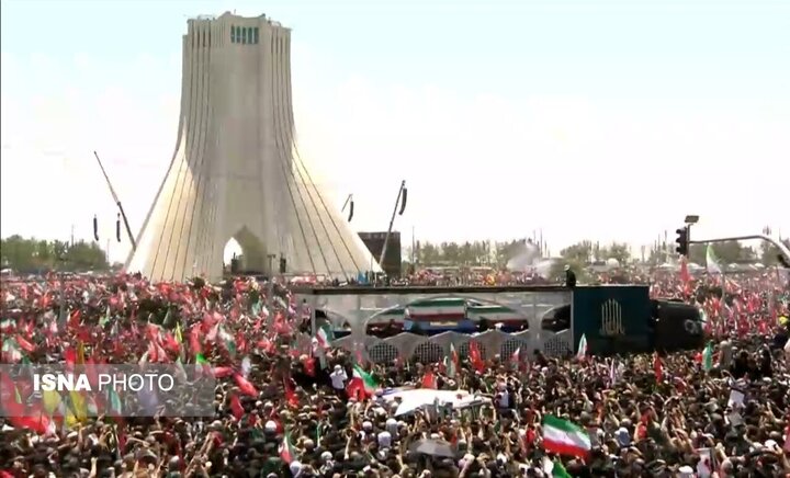ورود پیکر آقای شهید ایران به میدان آزادی