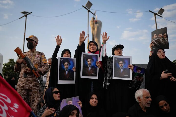 الجزیره: جمعیت عظیم تشییع کنندگان به آهستگی در خیابان‌های تهران در حرکتند