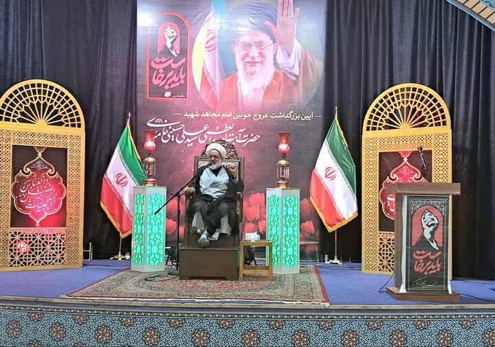 امام جمعه سیرجان: توجه رهبر شهید به منافع مردم و بیت المال، الگوی عملی نیروهای مسلح است
