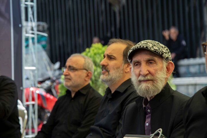 گردهمایی در تئاترشهر برای مراسم تشییع رهبر شهید