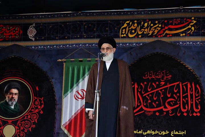 امام جمعه انزلی: رهبر شهید در صف اول عرصه های جهاد بود
