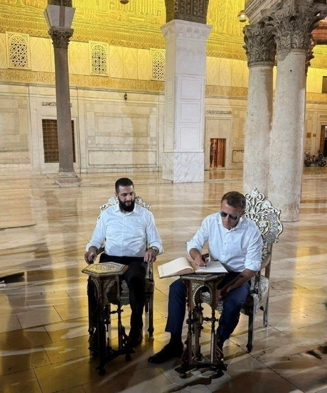 ماکرون همراه با الشرع به بازدید مسجد اموی دمشق رفت