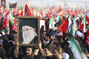 خاطره عیدی گرفتن رئیس سازمان بهزیستی از رهبر شهید/ نگاه رهبر شهید به «معلولان»