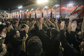 مسجد مقدس جمکران، ساعاتی پیش از اقامه نماز بر پیکر مطهر رهبر شهید