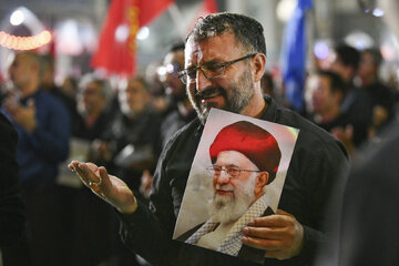 مسجد مقدس جمکران، ساعاتی پیش از اقامه نماز بر پیکر مطهر رهبر شهید