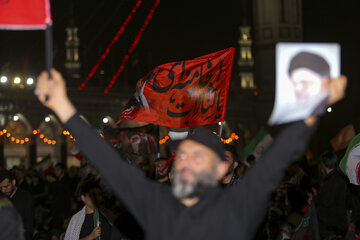 مسجد مقدس جمکران، ساعاتی پیش از اقامه نماز بر پیکر مطهر رهبر شهید