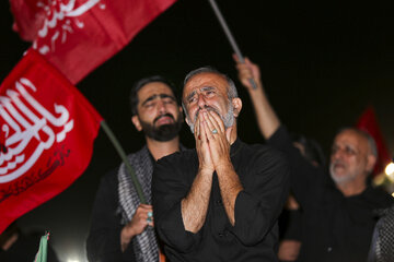 مسجد مقدس جمکران، ساعاتی پیش از اقامه نماز بر پیکر مطهر رهبر شهید