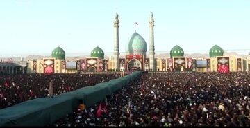 اقامه نماز بر پیکرهای مطهر رهبر شهید و خانواده ایشان به امامت آیت‌الله جوادی آملی