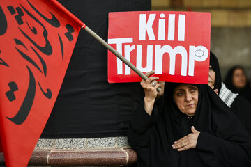 اقامه نماز بر پیکر رهبر شهید انقلاب در مسجد مقدس جمکران