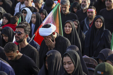 اقامه نماز بر پیکر رهبر شهید انقلاب در مسجد مقدس جمکران