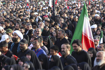 اقامه نماز بر پیکر رهبر شهید انقلاب در مسجد مقدس جمکران